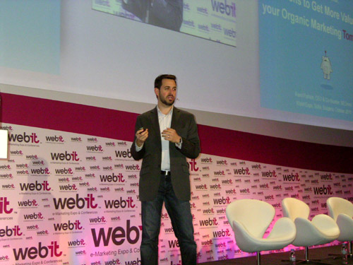Ранд Фишкин на сцената на Webit ранд фишкин rand fishkin webit