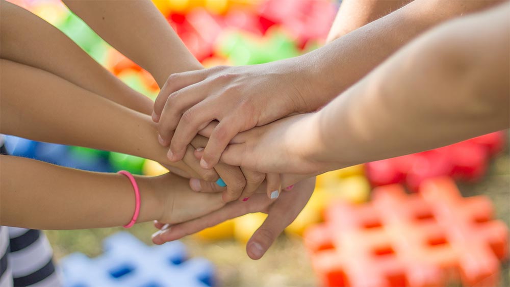 Екипен дух и лоялност. Как да си сътрудничим с останалите и да работим в екип Екипен дух и лоялност. Как да си сътрудничим с останалите и да работим в екип