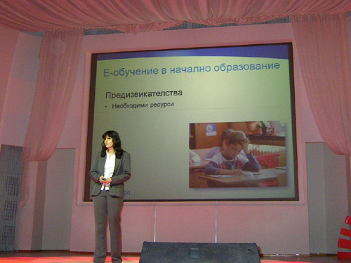 Милена Лазарова презентира на TEDxBG 2010 милена лазарова tedxbg