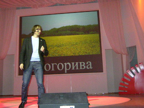 Асен Ненов презентира на TEDxBG 2010 асен ненов tedxbg 2010 биогорива