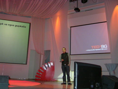 Андреан Нешев презентира на TEDxBG 2010 андреан нешев tedxbg