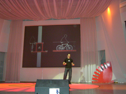 Мартин Ангелов презентира на TEDxBG 2010 мартин ангелов tedxbg 2010