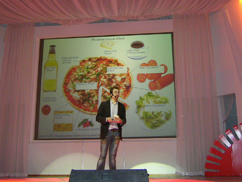 Йън Сандърс презентира на TEDxBG 2010 йън сандърс tedxbg фосфор фосфати
