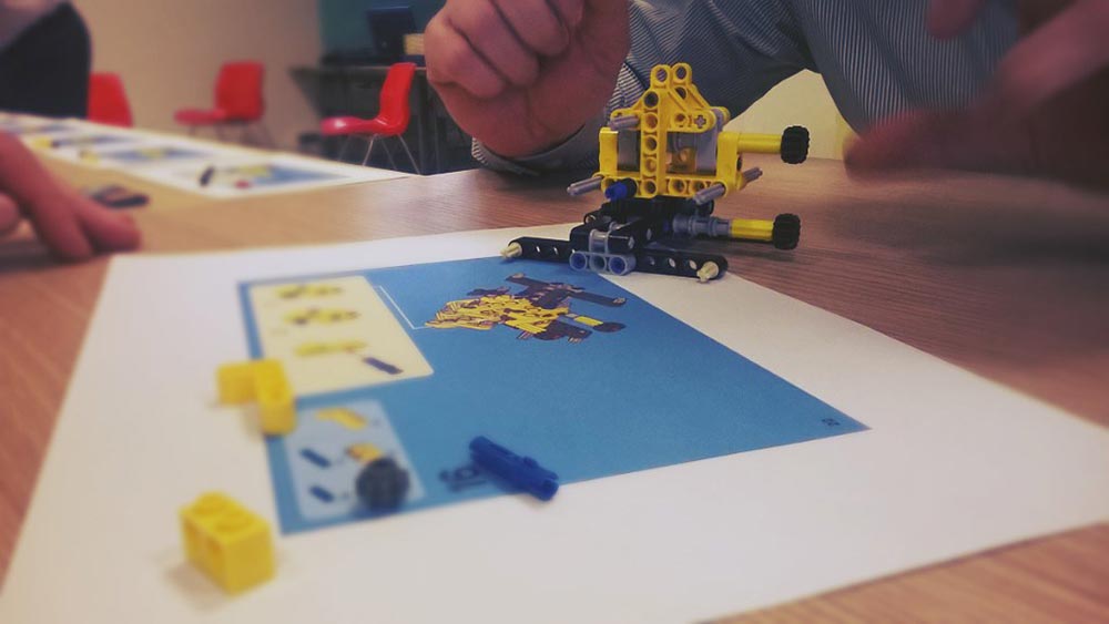 Управление на проекти и мрежови модели с параметър "време" Управление на проекти и мрежови модели с параметър "време"